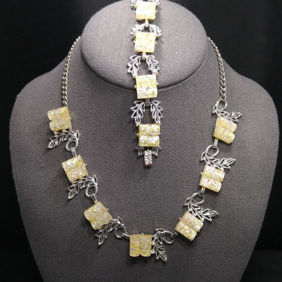 Vintage Lucite Confetti Necklace Bracelet Set, Silver Tone Leaves, 1960s Jewelry - Picture 5 of 10